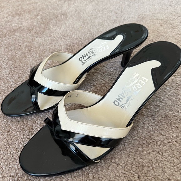 Salvatore Ferragamo Patent Leather Slides Sandals Two Tone Kitten Heel - Picture 4 of 12